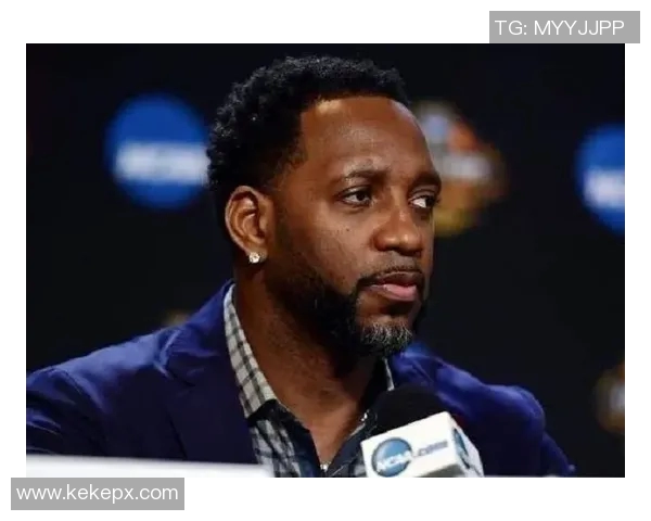 哈维西蒙斯:新生代球星的崛起与未来发展潜力分析 哈维西蒙斯:新生代球星的崛起与未来发展潜力分析